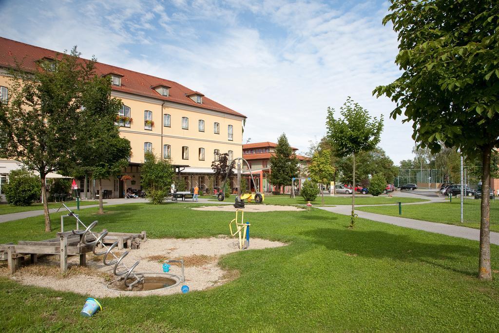 Jufa Hotel Fuerstenfeld Exterior photo